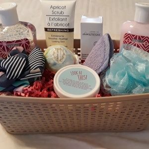 Woman's 9 PC Spa Gift Basket